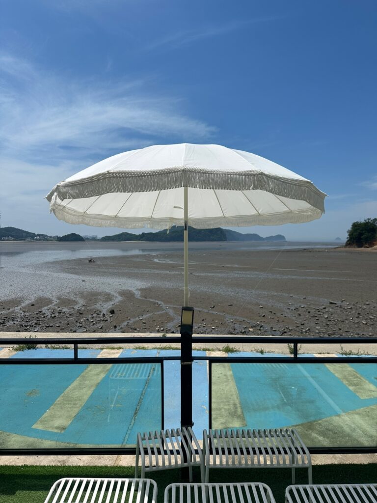카페 루헤 1층 외부 자리_1