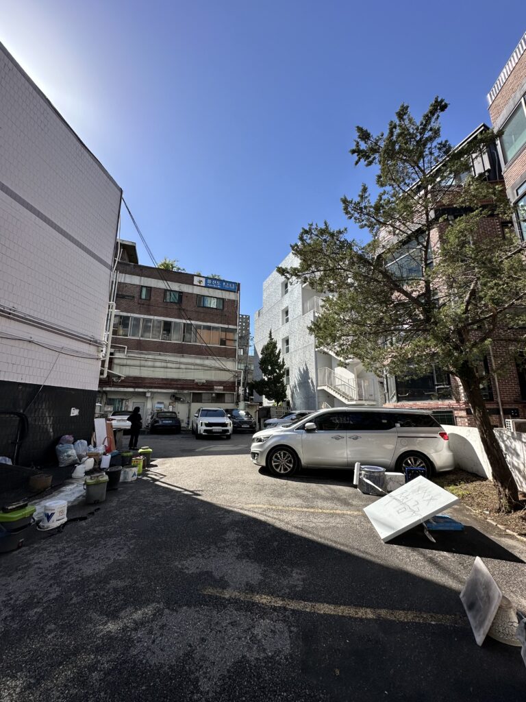 합정옥 외부 주차장 전체 모습